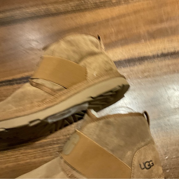 UGG Chestnut Suede Boots with Plush Lining - Picture 3 of 9